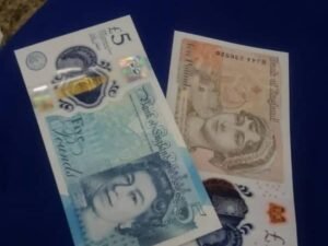 Counterfeit £5 GBP Bills